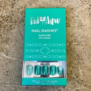 NWT Red Aspen Nail Dashes